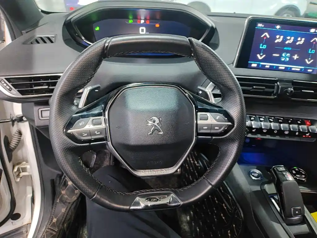 Peugeot 5008 2017 — фото 11