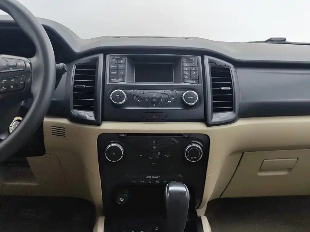 Ford Everest 2017 — фото 12