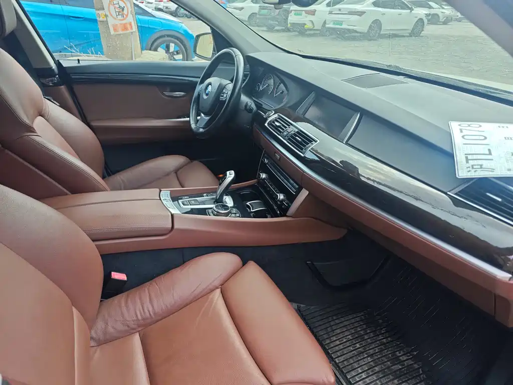 BMW 5 Series GT 2013 — фото 9