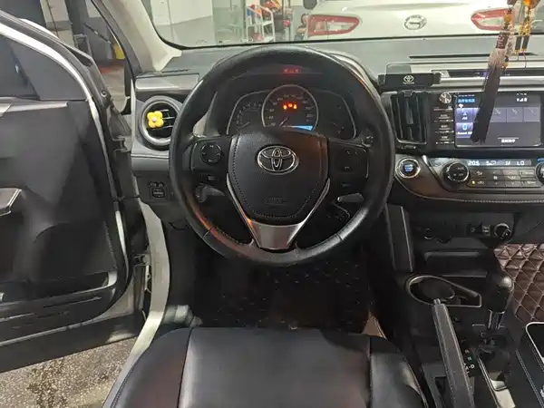 Toyota RAV4 2017