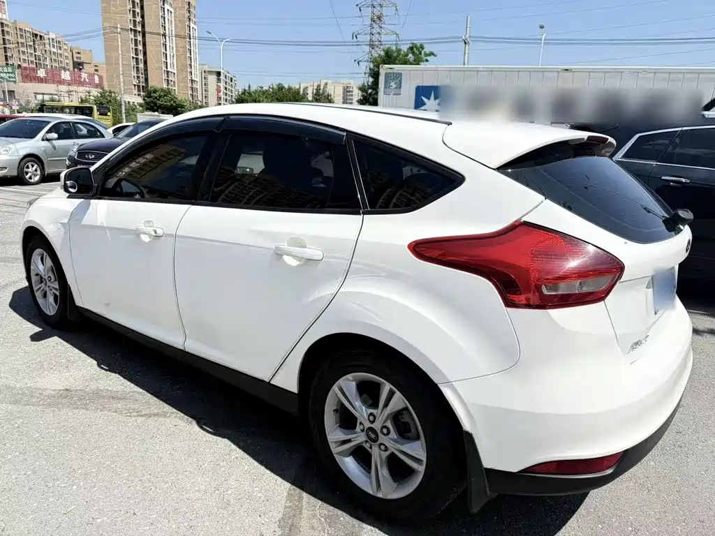 Ford Focus 2017 — фото 18