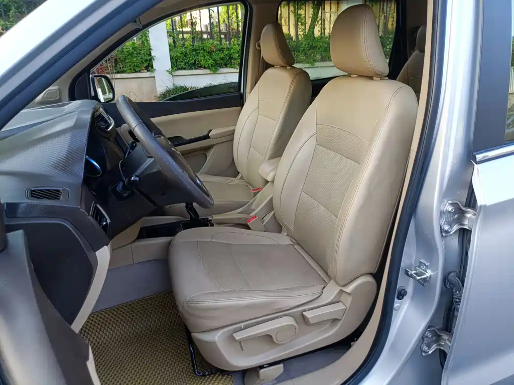 Wuling Hongguang 2015 — фото 14