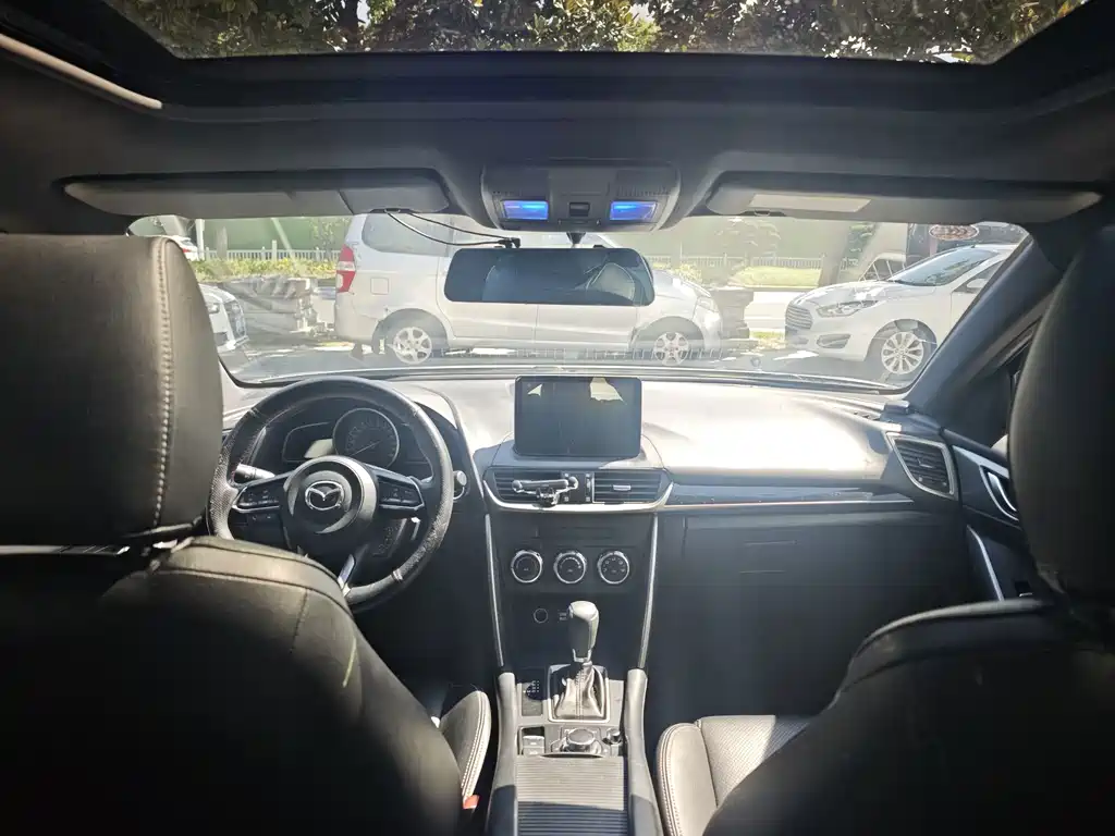 Mazda CX-4 2018 — фото 11