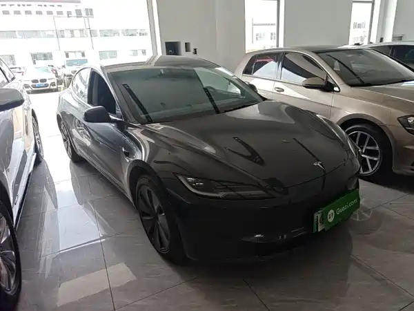 Tesla Model 3 2025