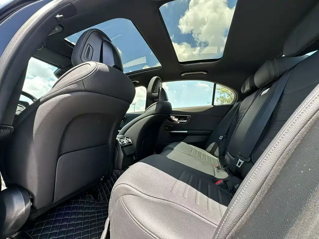 Mercedes-Benz C-Class 2023 — фото 5