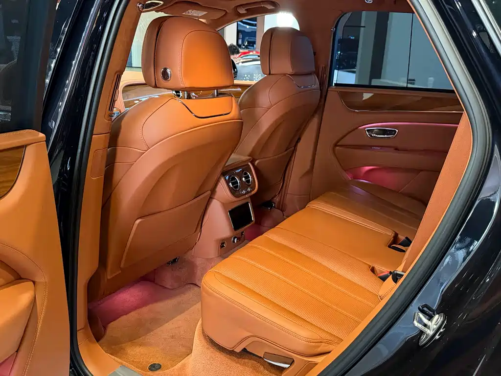 Bentley Bentayga 2021 — фото 14