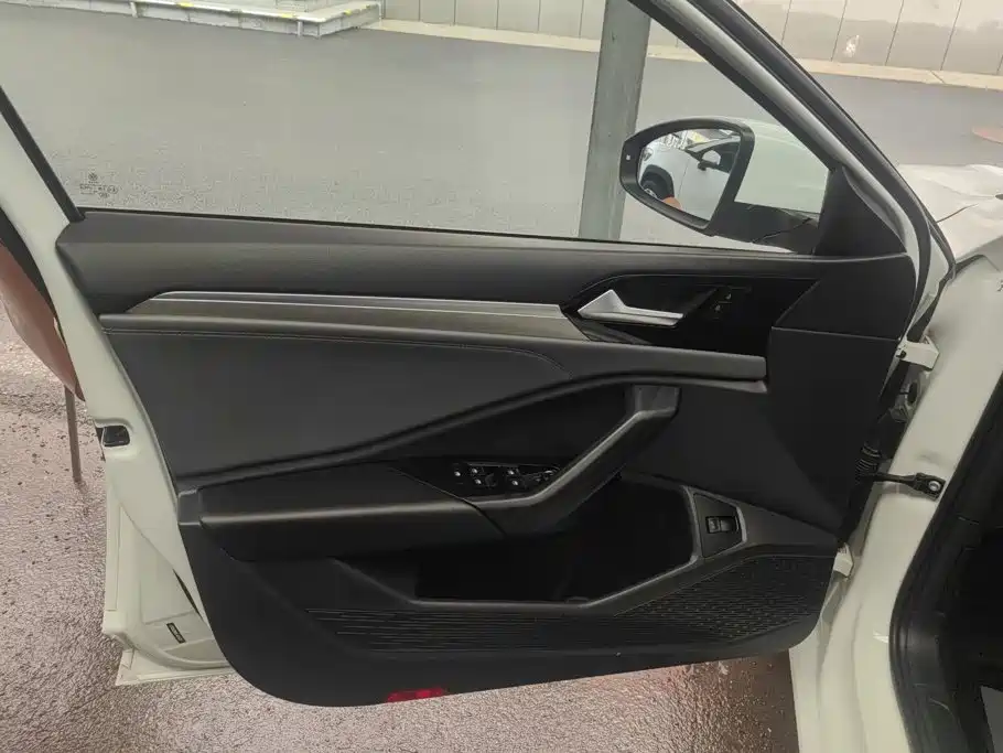 Volkswagen Sagitar 2021