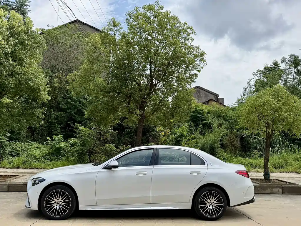 Mercedes-Benz C-Class 2024