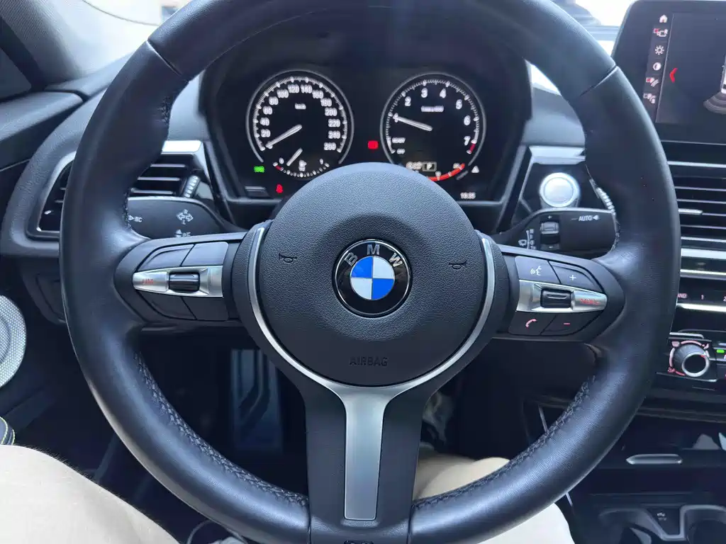 BMW 1 Series 2023 — фото 13