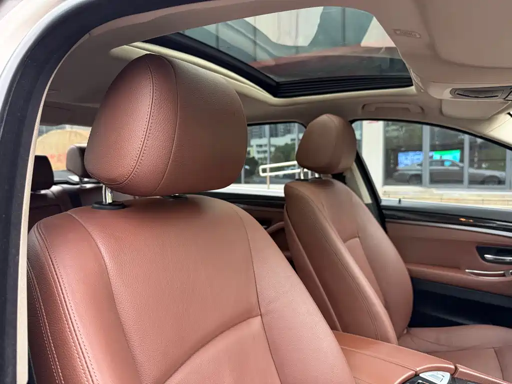 BMW 5 Series 2015 — фото 18