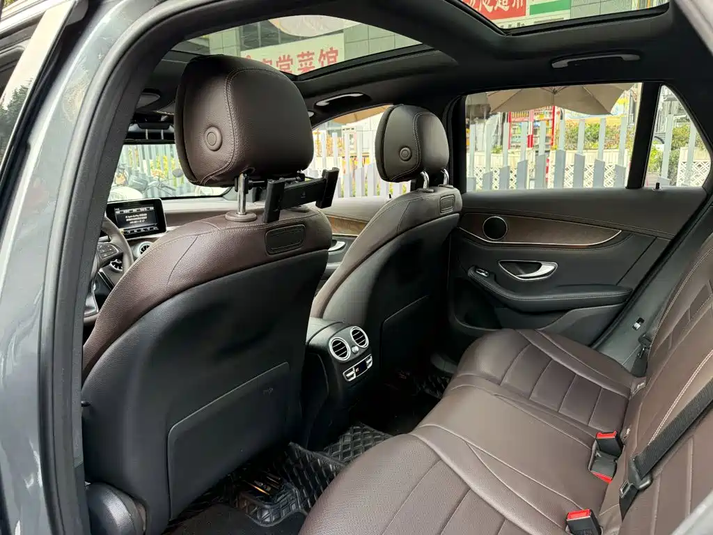 Mercedes-Benz GLC 2018 — фото 11