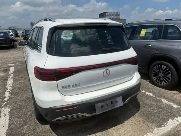 Mercedes-Benz EQB 2026