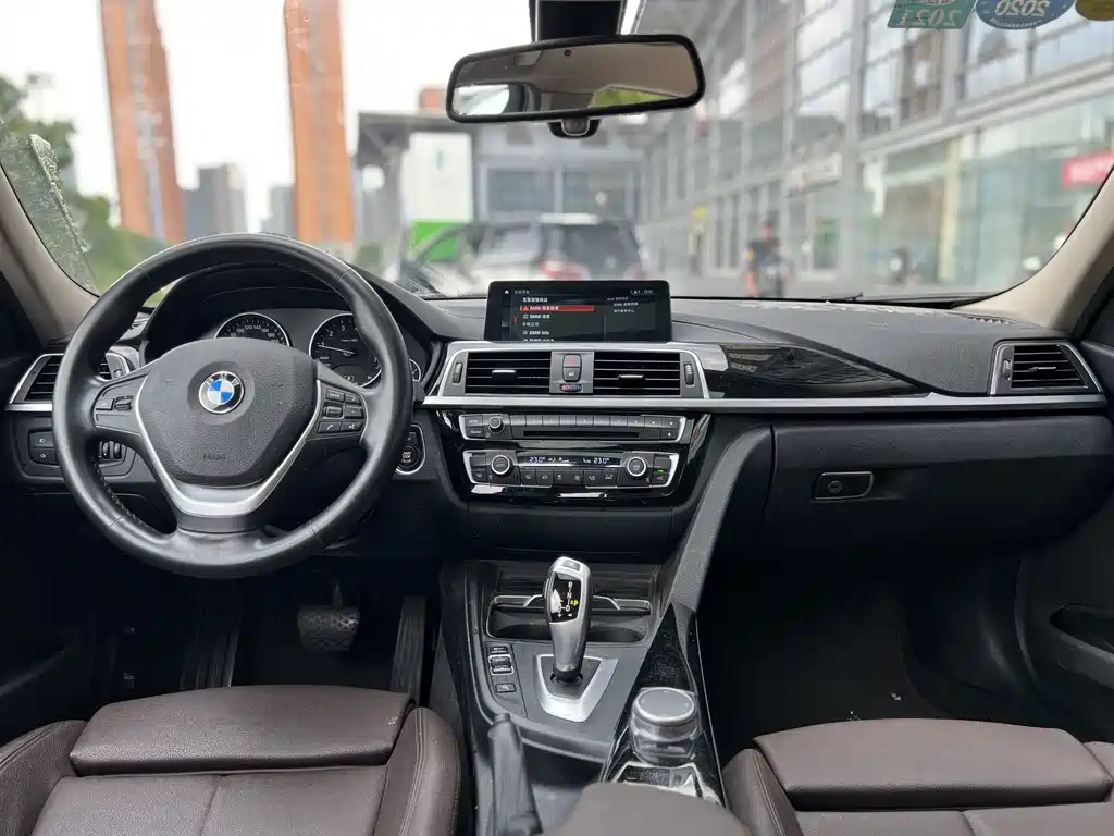 BMW 3 Series 2019 — фото 15