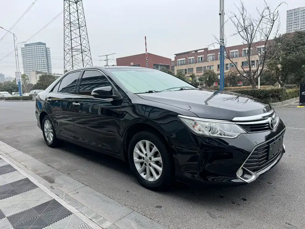 Toyota Camry 2017 — фото 3