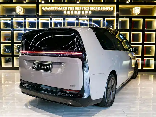 Li Auto MEGA 2024