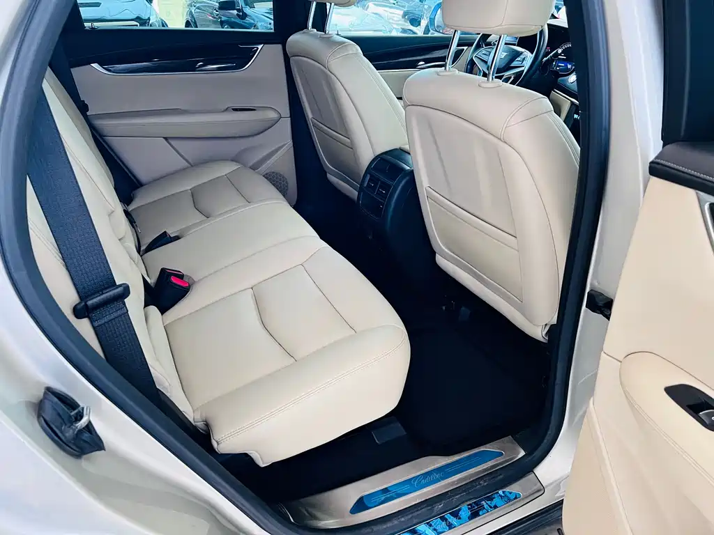 Cadillac XT5 2017 — фото 11