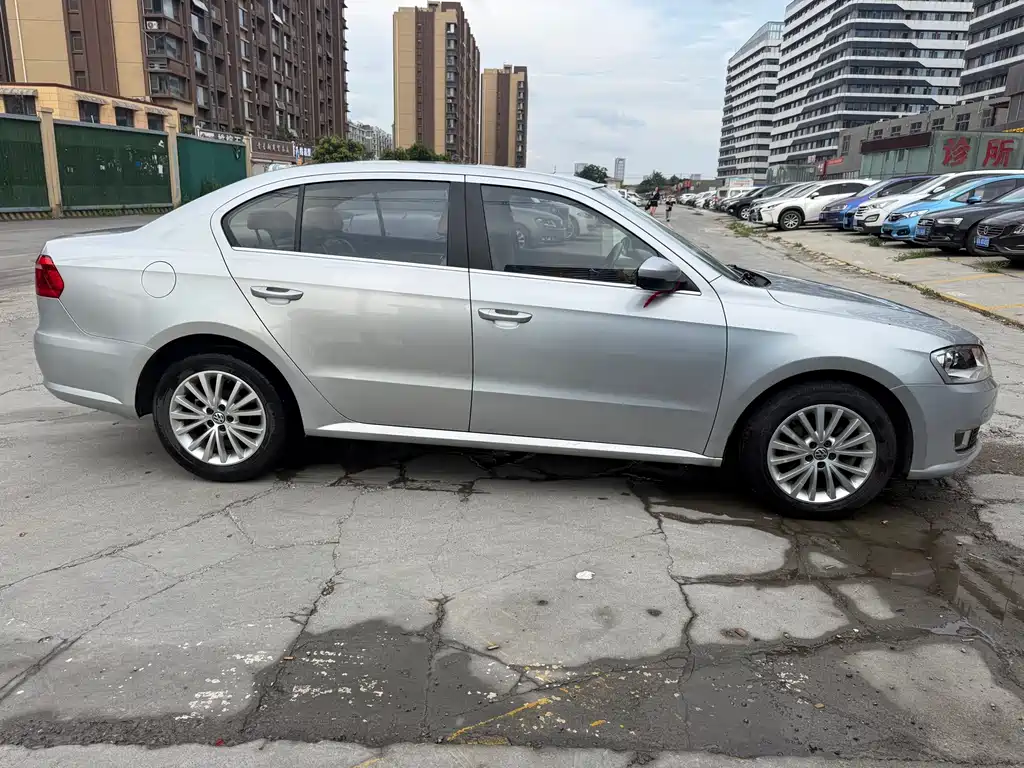 Volkswagen Lavida 2013