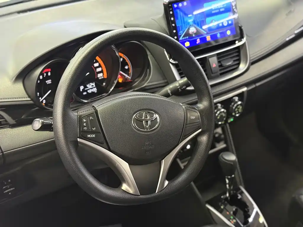 Toyota Yaris L 2021 — фото 11