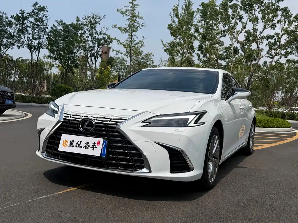 Lexus ES 2026