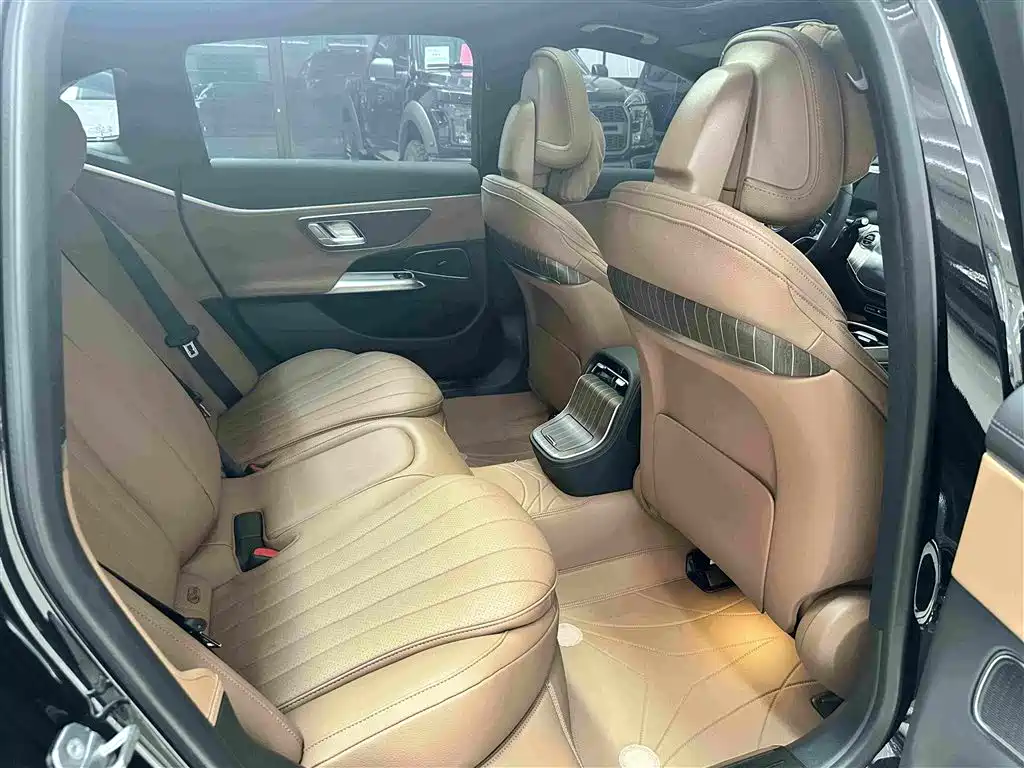 Mercedes-Benz E-Class 2025 — фото 14