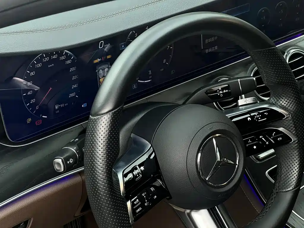 Mercedes-Benz E-Class 2022 — фото 18