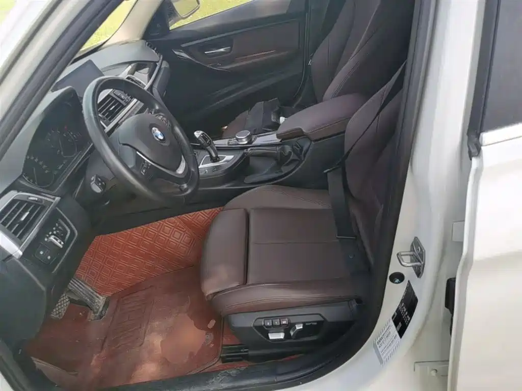 BMW 3 Series 2019 — фото 15