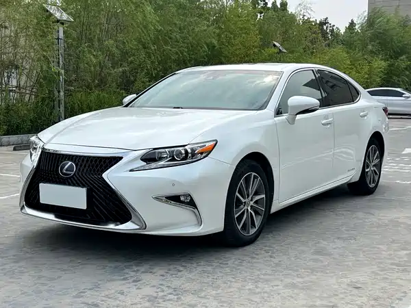 Lexus ES 2016