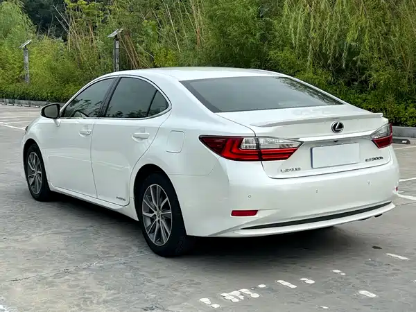 Lexus ES 2016