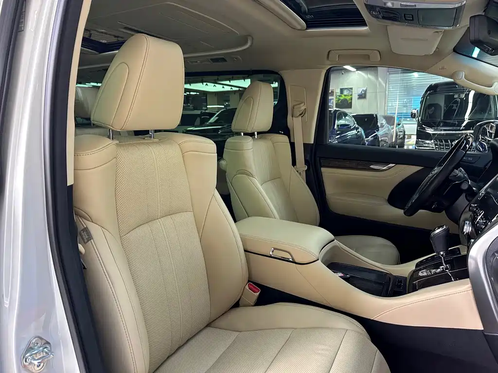 Toyota Alphard 2022 — фото 28