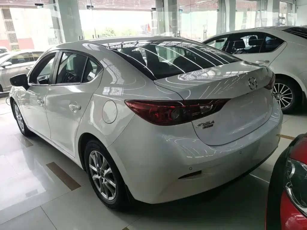 Mazda 3 Axela 2015 — фото 23