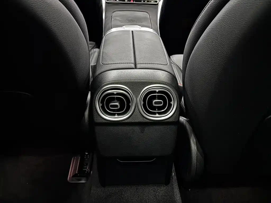 Mercedes-Benz C-Class 2024 — фото 20
