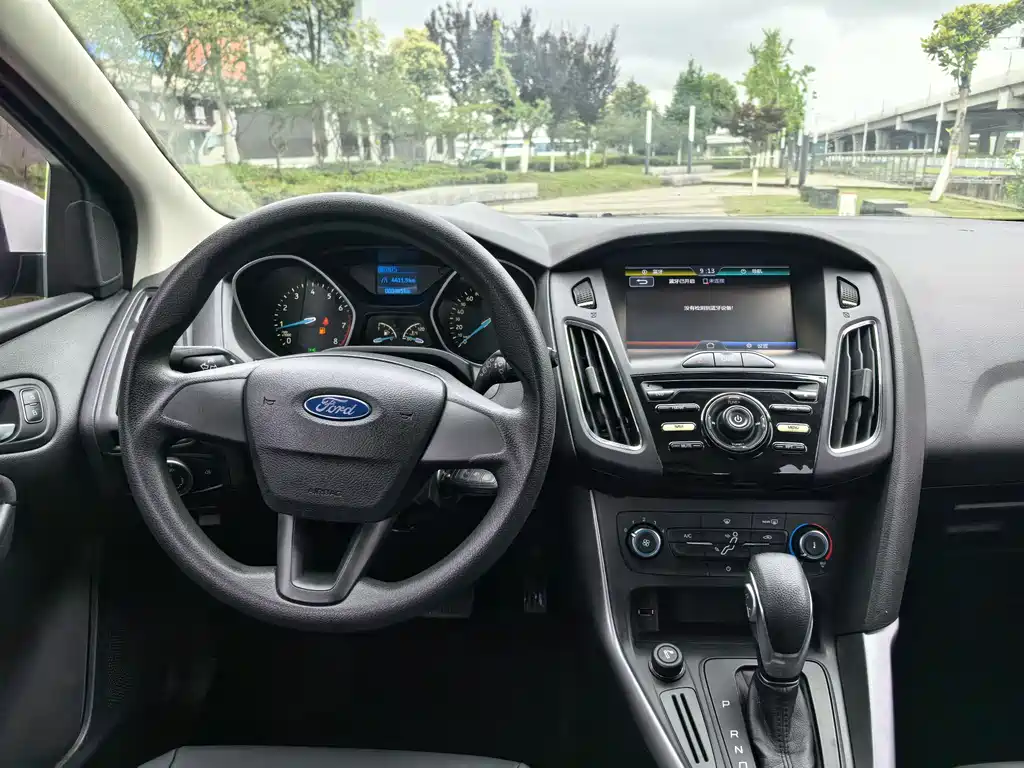Ford Focus 2016 — фото 15