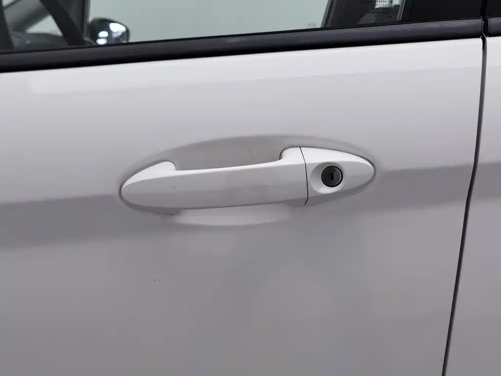 Ford Fiesta 2015 — фото 18