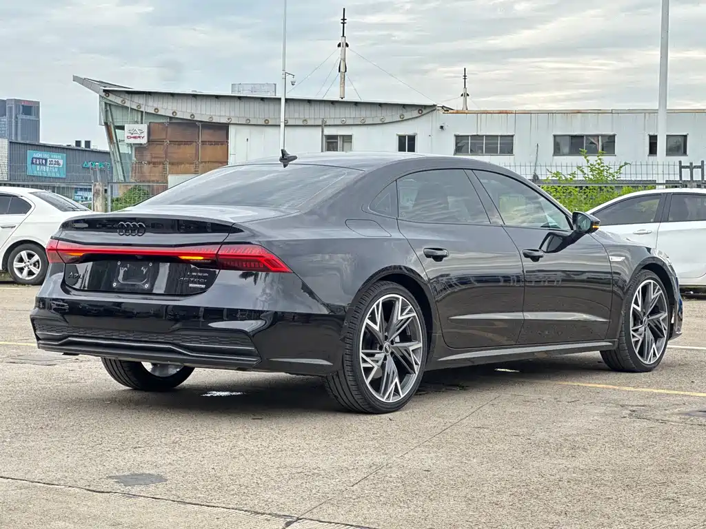 Audi A7L 2024 — фото 13