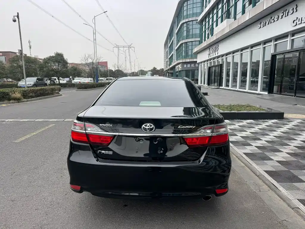 Toyota Camry 2017 — фото 6