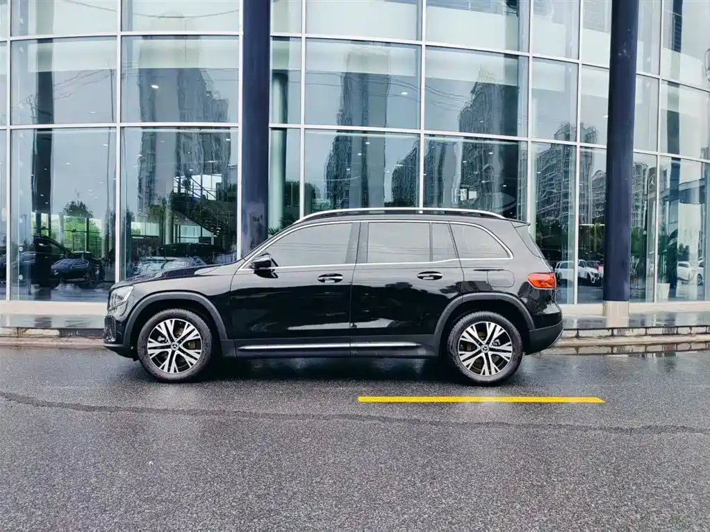 Mercedes-Benz GLB 2025