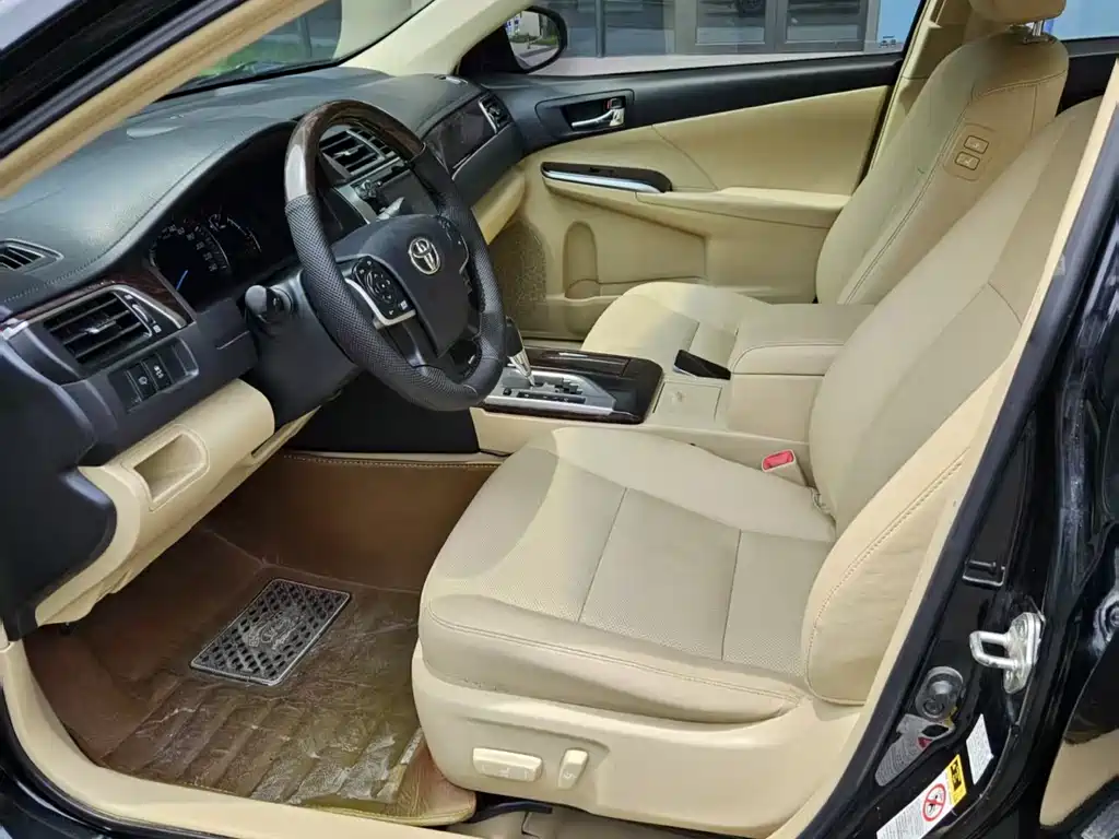 Toyota Camry 2015 — фото 7
