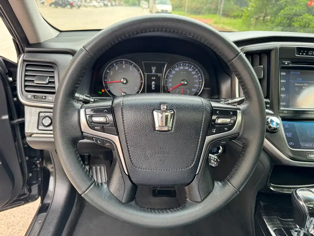 Toyota Crown 2017 — фото 13