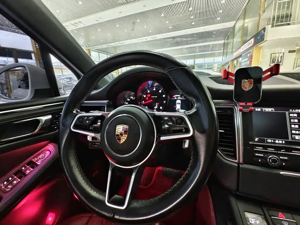 Porsche Macan 2016 — фото 18