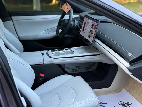 Xiaomi SU7 2024