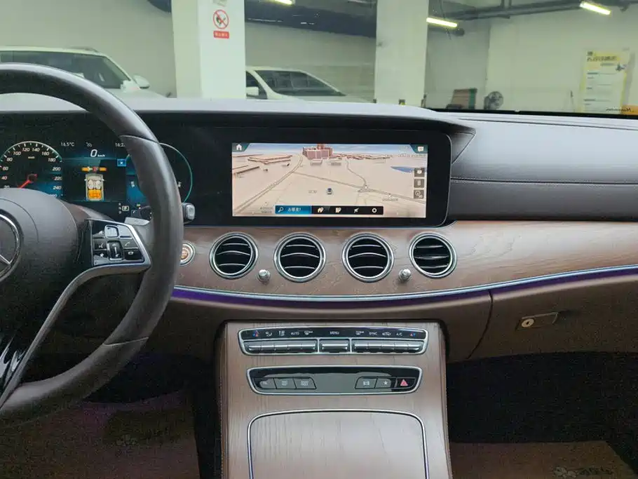 Mercedes-Benz E-Class 2022 — фото 13