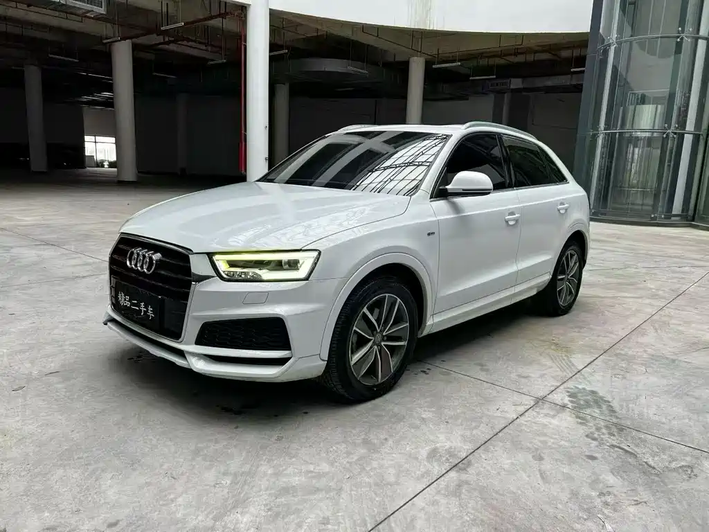 Audi Q3 2019 — фото 1