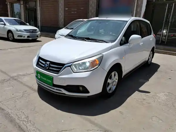 Venucia R50 2015