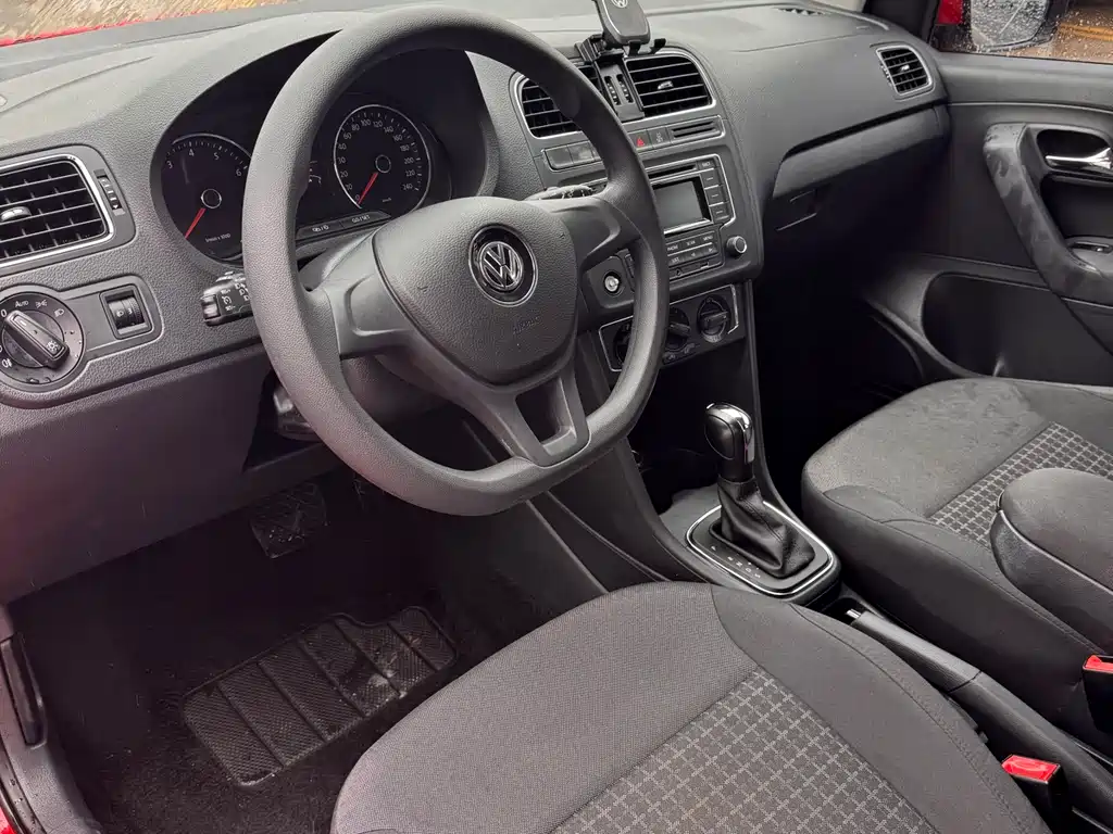 Volkswagen Polo 2015 — фото 10