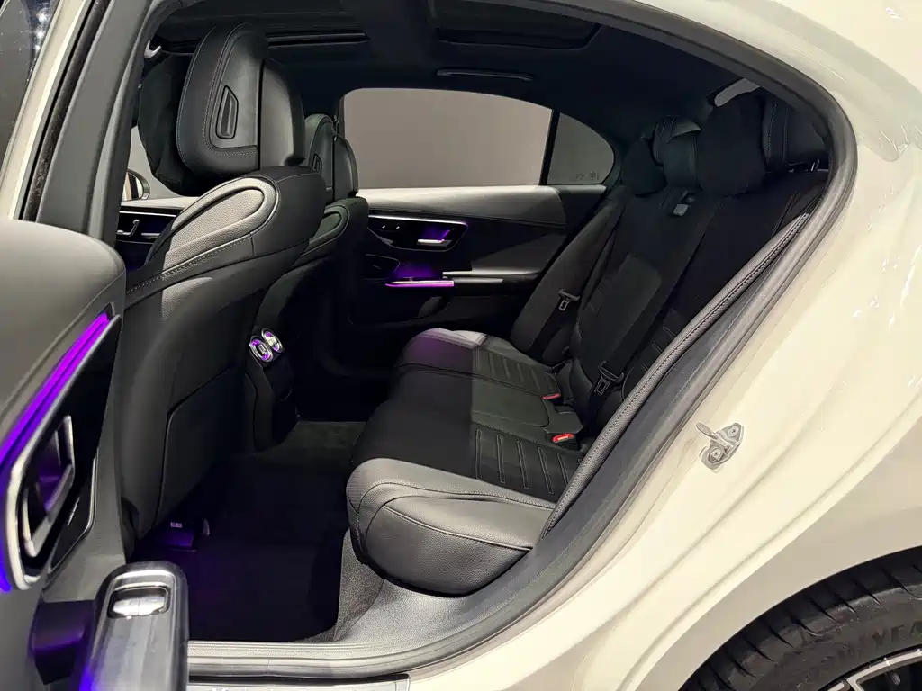 Mercedes-Benz C-Class 2023 — фото 9