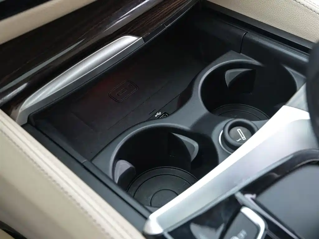 BMW 5 Series 2018 — фото 14