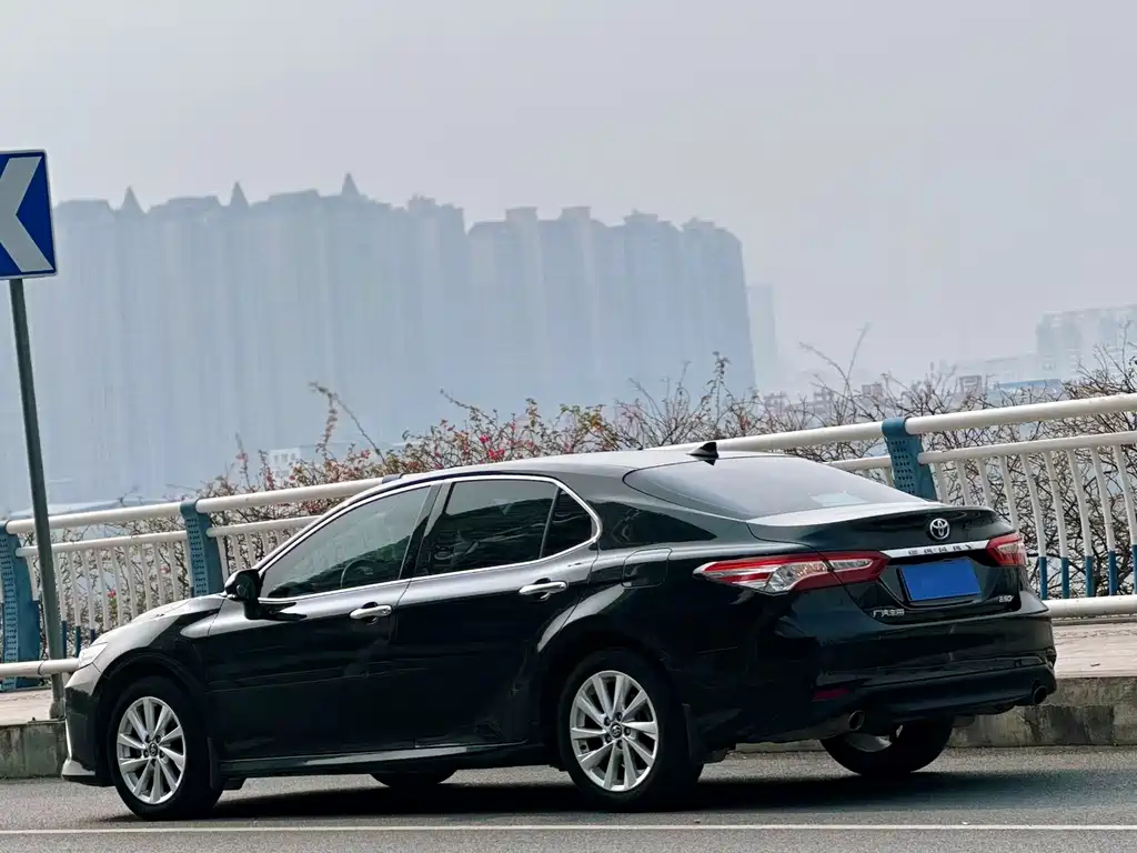 Toyota Camry 2021 — фото 5