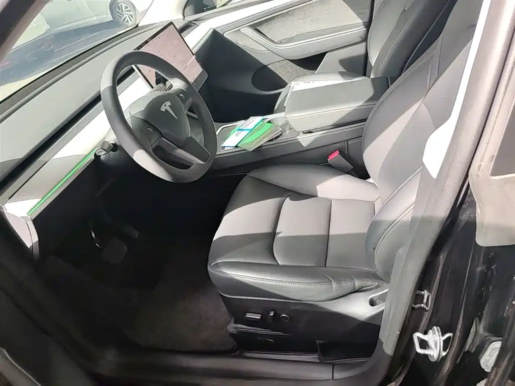 Tesla Model Y 2023 — фото 15