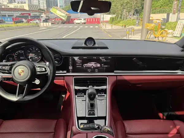 Porsche Panamera 2021