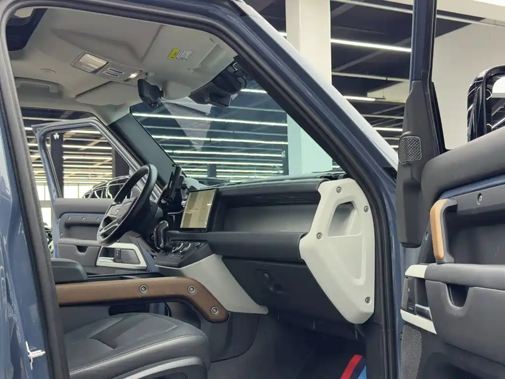 Land Rover Defender 2022 — фото 10